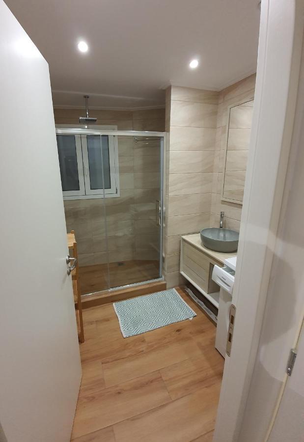 Seaview Apartment In Theheart Of Loutraki Εξωτερικό φωτογραφία