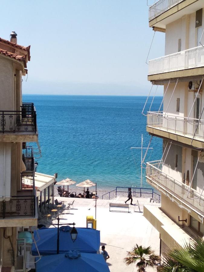 Seaview Apartment In Theheart Of Loutraki Εξωτερικό φωτογραφία