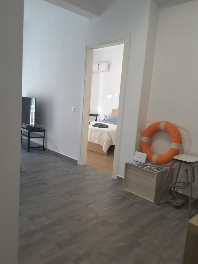 Seaview Apartment In Theheart Of Loutraki Εξωτερικό φωτογραφία