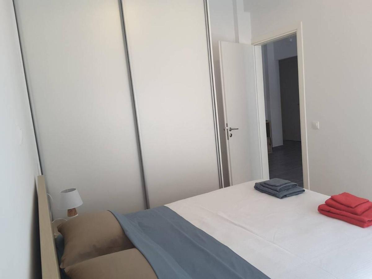 Seaview Apartment In Theheart Of Loutraki Εξωτερικό φωτογραφία